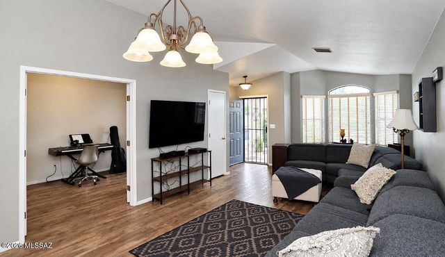 8906 N Cahill Way, Tucson, AZ 85742