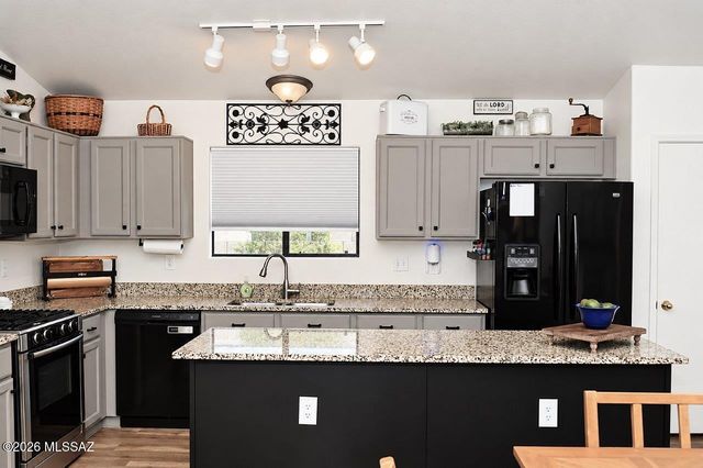 8906 N Cahill Way, Tucson, AZ 85742