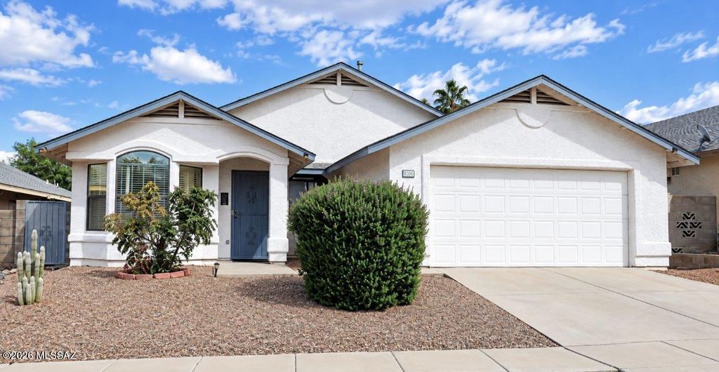 8906 N Cahill Way, Tucson, AZ 85742