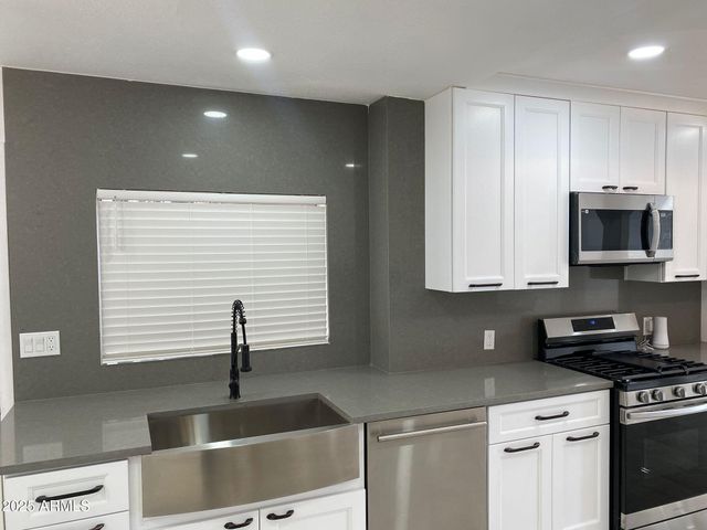 6842 N 14TH Streets, Phoenix, AZ 85014