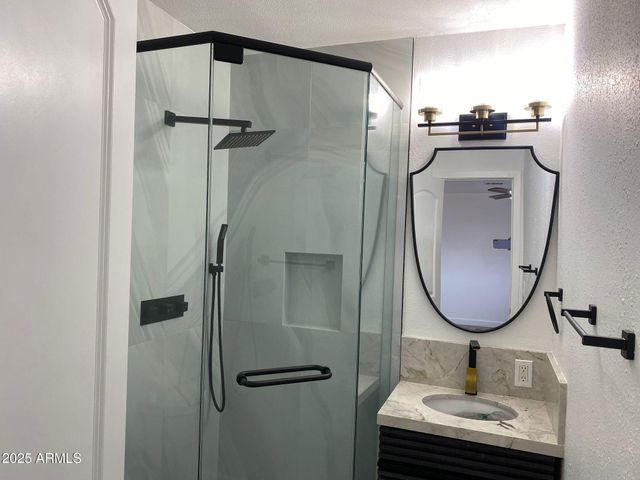 6842 N 14TH Streets, Phoenix, AZ 85014