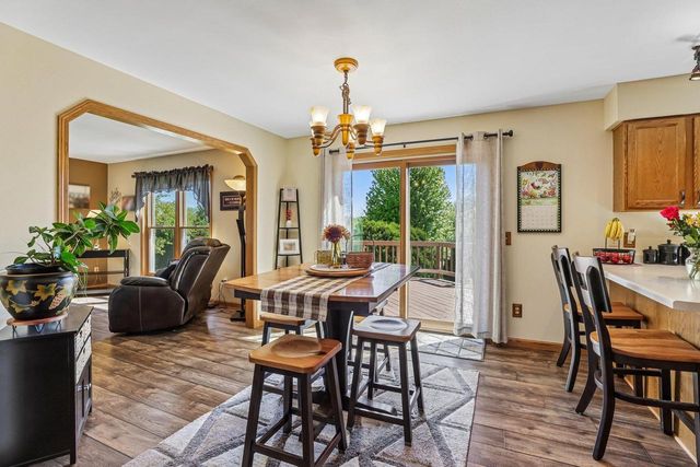 422 Oakwood Drive, Oregon, WI 53575