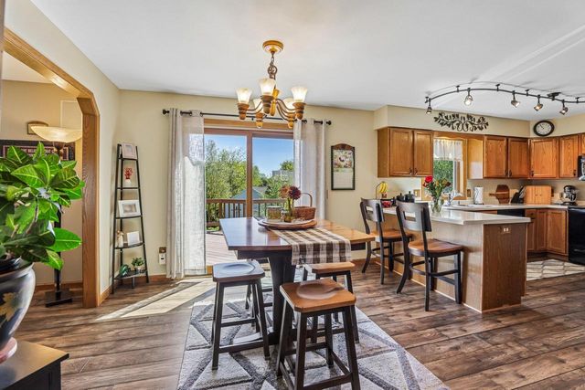 422 Oakwood Drive, Oregon, WI 53575