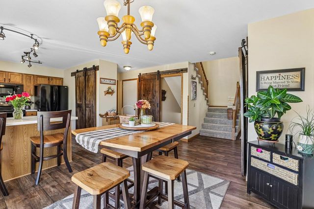 422 Oakwood Drive, Oregon, WI 53575