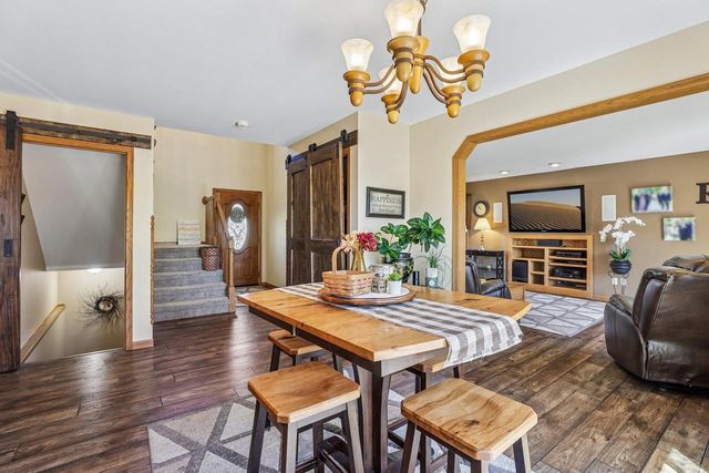 422 Oakwood Drive, Oregon, WI 53575