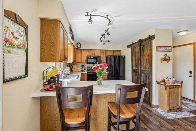 422 Oakwood Drive, Oregon, WI 53575