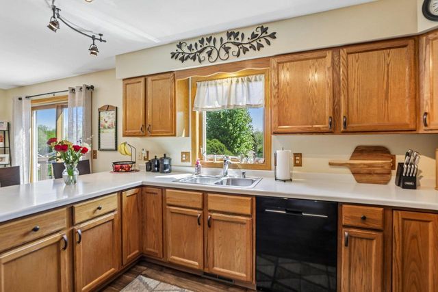 422 Oakwood Drive, Oregon, WI 53575