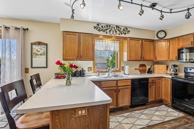422 Oakwood Drive, Oregon, WI 53575