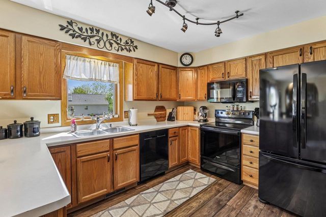 422 Oakwood Drive, Oregon, WI 53575