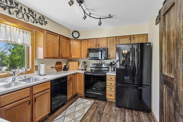 422 Oakwood Drive, Oregon, WI 53575