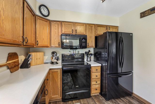 422 Oakwood Drive, Oregon, WI 53575