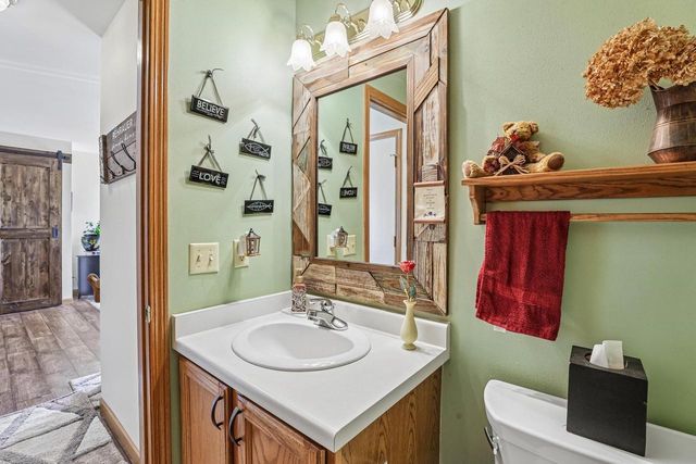422 Oakwood Drive, Oregon, WI 53575