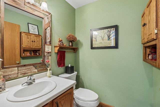 422 Oakwood Drive, Oregon, WI 53575
