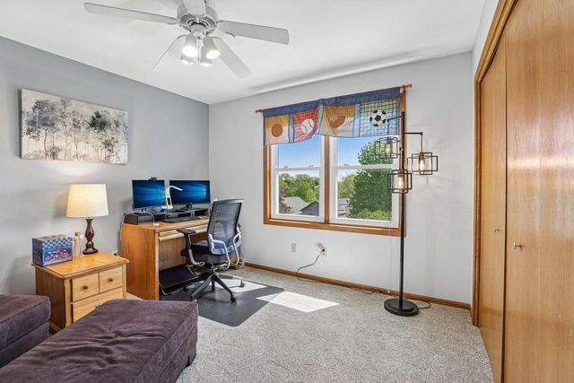 422 Oakwood Drive, Oregon, WI 53575