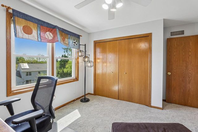 422 Oakwood Drive, Oregon, WI 53575