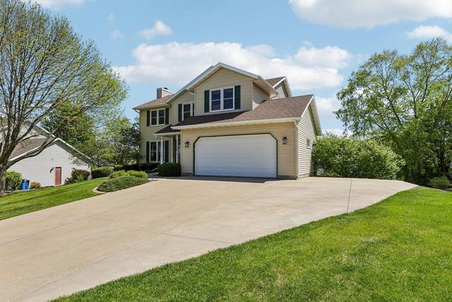 422 Oakwood Drive, Oregon, WI 53575