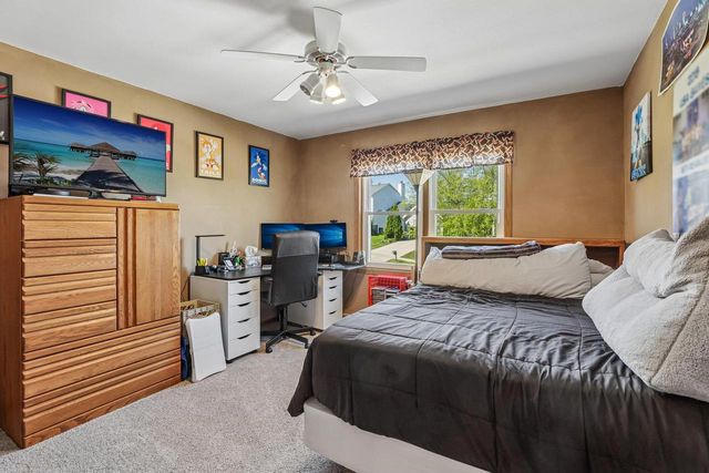 422 Oakwood Drive, Oregon, WI 53575