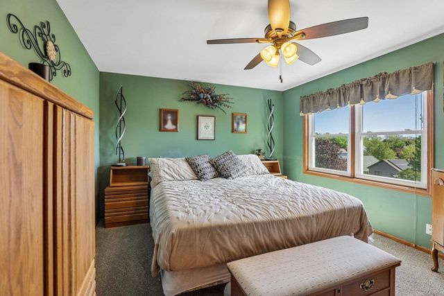 422 Oakwood Drive, Oregon, WI 53575