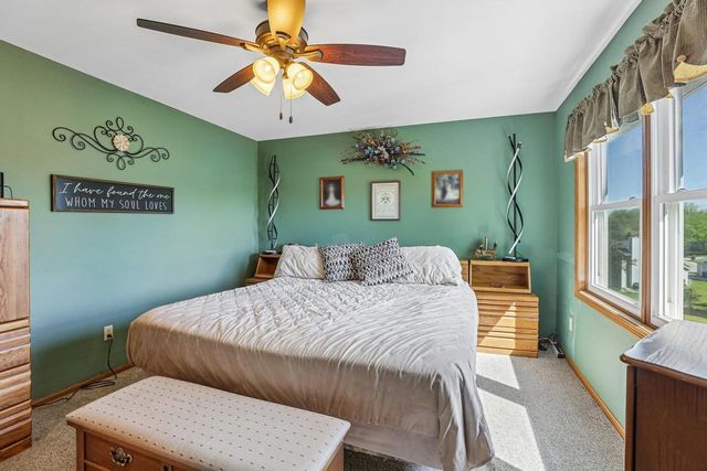 422 Oakwood Drive, Oregon, WI 53575