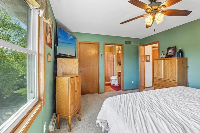 422 Oakwood Drive, Oregon, WI 53575