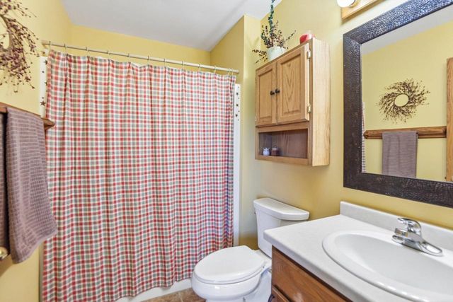 422 Oakwood Drive, Oregon, WI 53575