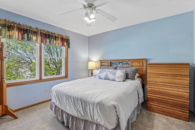 422 Oakwood Drive, Oregon, WI 53575