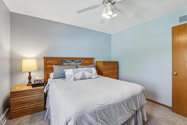 422 Oakwood Drive, Oregon, WI 53575