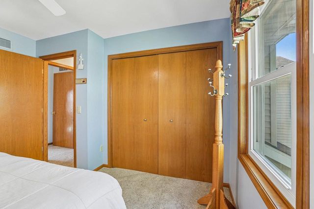 422 Oakwood Drive, Oregon, WI 53575