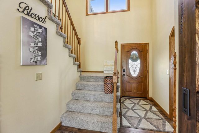 422 Oakwood Drive, Oregon, WI 53575