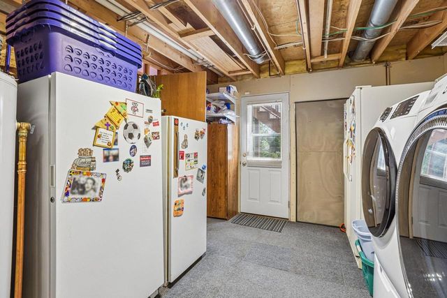 422 Oakwood Drive, Oregon, WI 53575