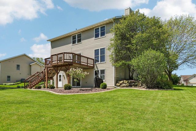 422 Oakwood Drive, Oregon, WI 53575
