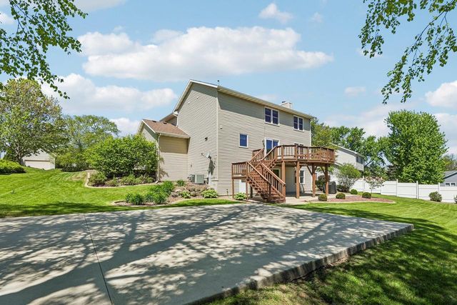 422 Oakwood Drive, Oregon, WI 53575