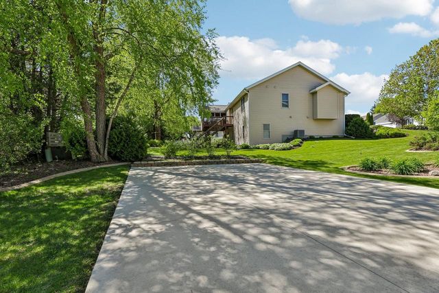 422 Oakwood Drive, Oregon, WI 53575