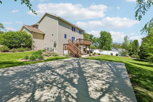 422 Oakwood Drive, Oregon, WI 53575