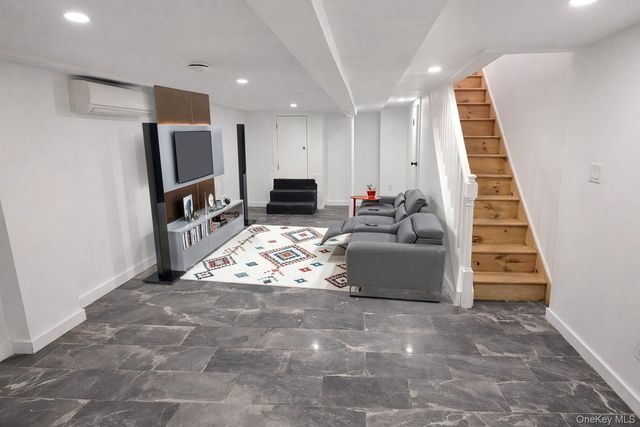 32 Radde Place, Brooklyn, NY 11233