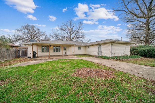 1335 N McFarland Place, Claremore, OK 74017