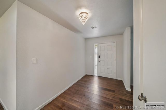 1335 N McFarland Place, Claremore, OK 74017