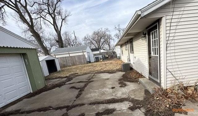 2731 AVE H, Council Bluffs, IA 51501