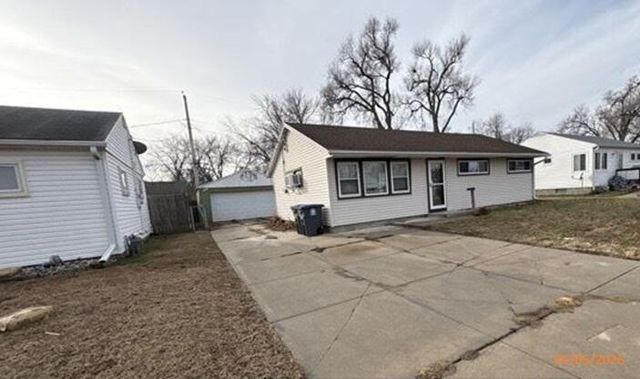 2731 AVE H, Council Bluffs, IA 51501