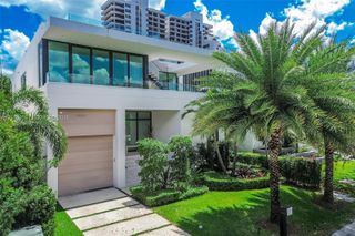 1092 N Venetian Dr, Miami, FL 33139
