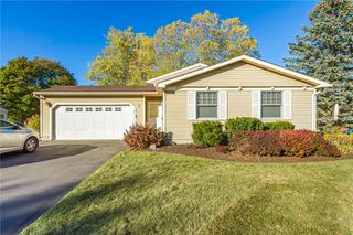 2 Paddock Drive, Henrietta, NY 14467