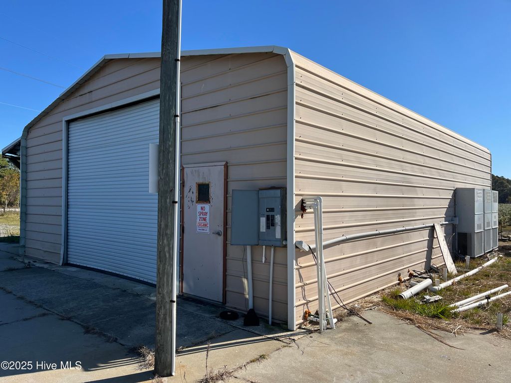 Image 2 of property listing at 2201 Johnsontown Road, Elizabethtown, NC 28337