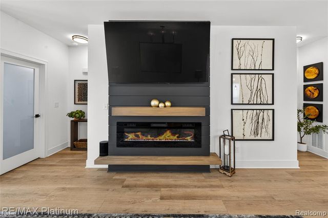 1652 Pinecroft Lane, Howell, MI 48855