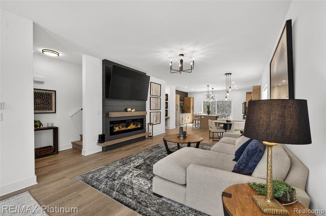 1652 Pinecroft Lane, Howell, MI 48855