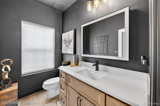 1652 Pinecroft Lane, Howell, MI 48855