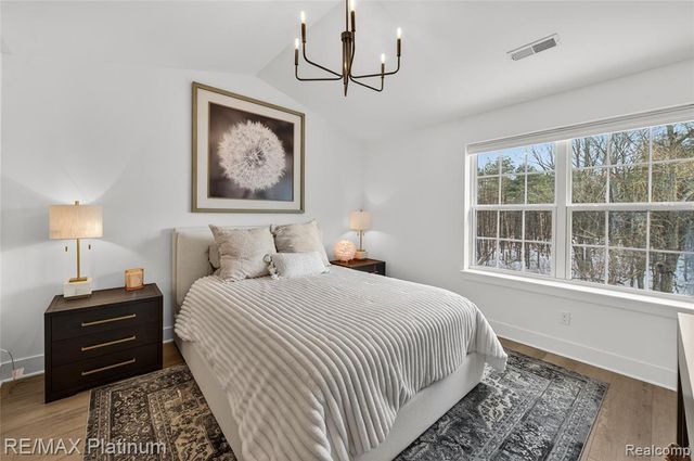 1652 Pinecroft Lane, Howell, MI 48855