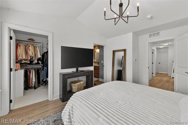 1652 Pinecroft Lane, Howell, MI 48855