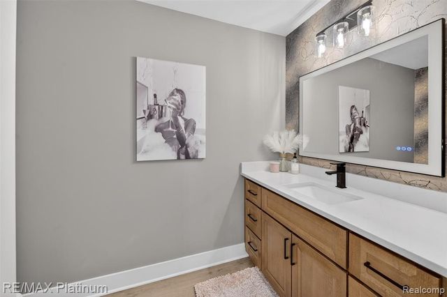 1652 Pinecroft Lane, Howell, MI 48855