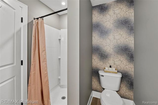 1652 Pinecroft Lane, Howell, MI 48855