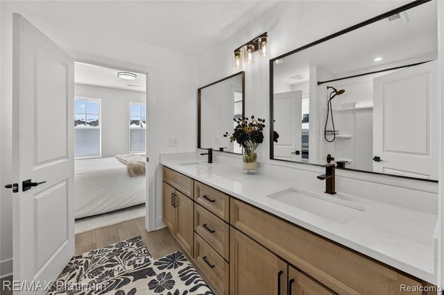 1652 Pinecroft Lane, Howell, MI 48855